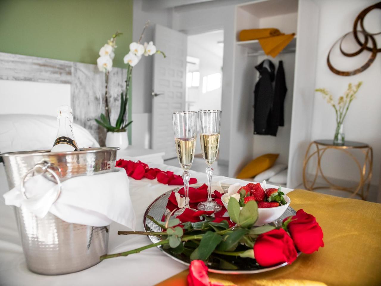 Jazmines & Moras Boutique Villa มาร์เบยา ภายนอก รูปภาพ