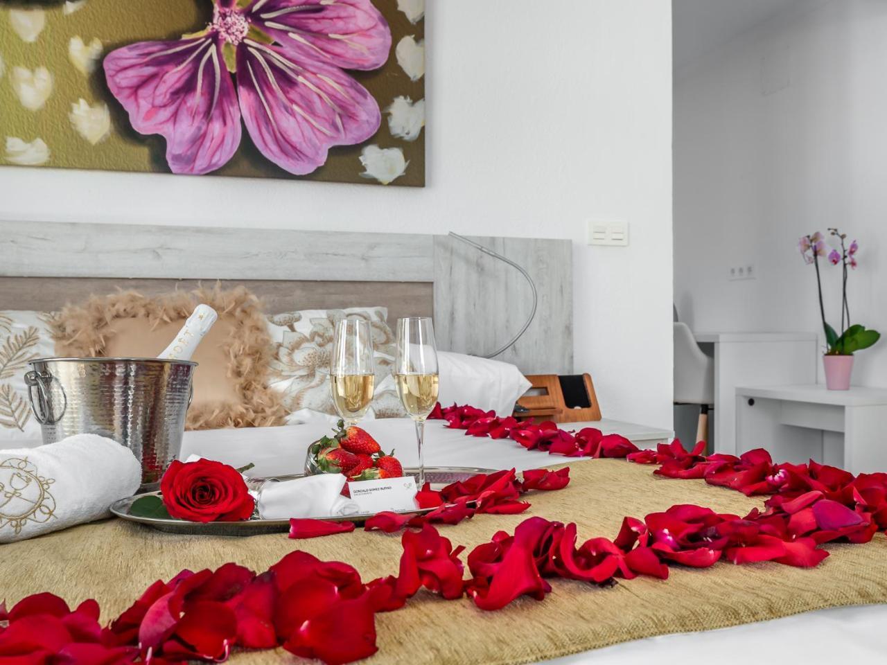 Jazmines & Moras Boutique Villa มาร์เบยา ภายนอก รูปภาพ